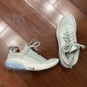 Nike Joyride Sneaker